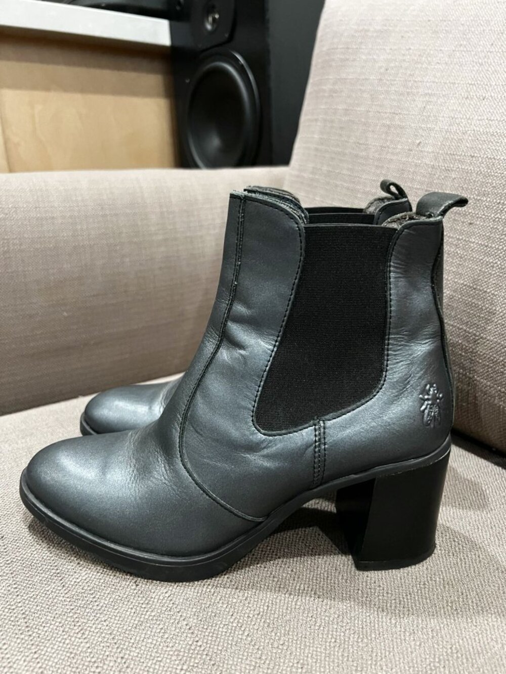 FLY LONDON Seho Clark Heeled Chelsea Boots Sz 37/ 7 Smoke Metallic - Picture 2 of 8